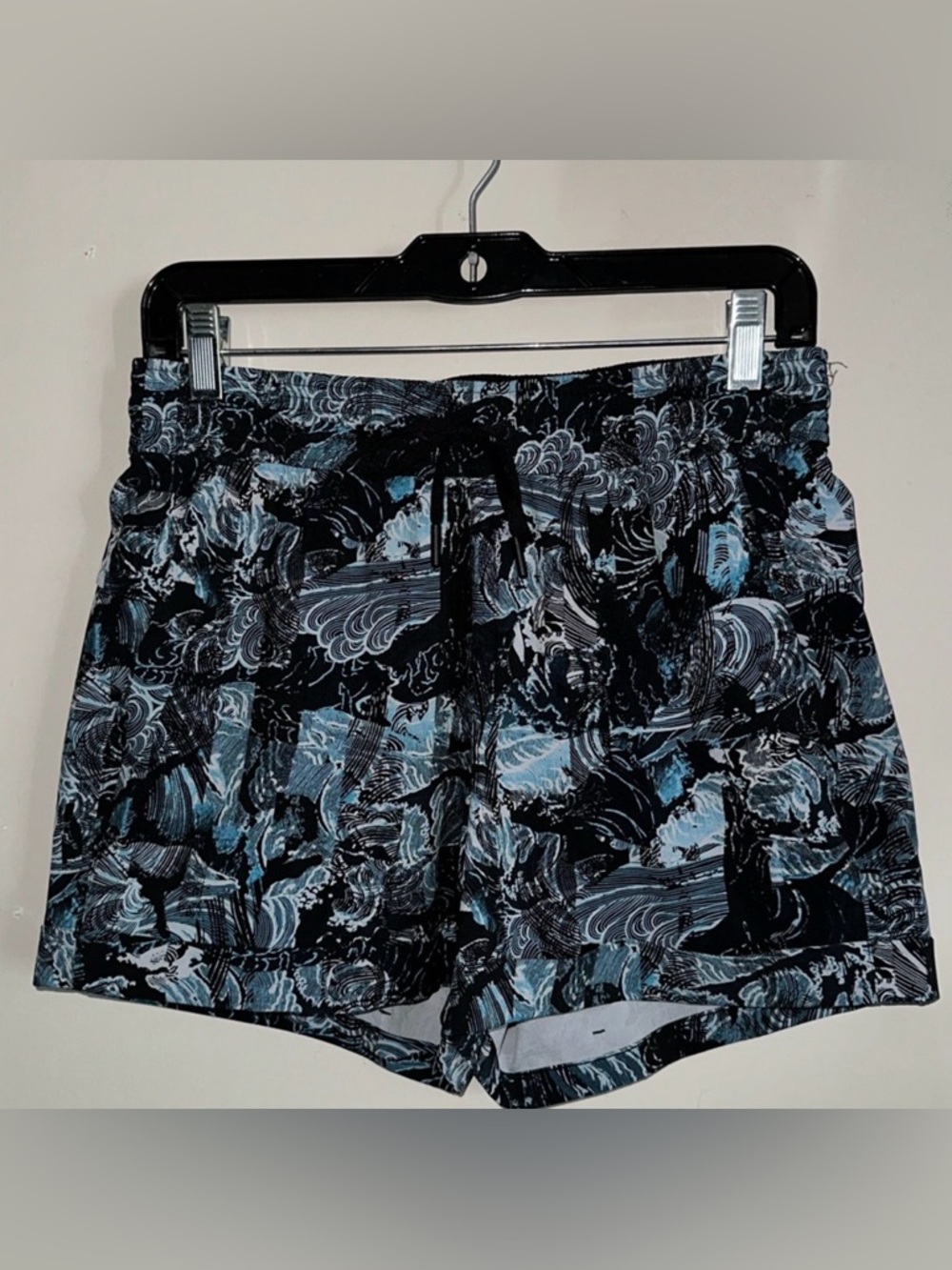Lululemon Eternal Wave Hotty Hot Shorts